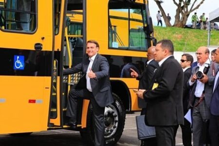 MEC teria tentado superfaturar ônibus escolares em R$ 769 milhões; entenda