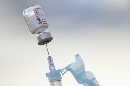 Covid: Profissionais de saúde podem receber vacina bivalente a partir desta terça (21)