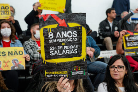 Servidores protestam contra proposta de reajuste do governo estadual em 2022 |  Foto: Joel Vargas