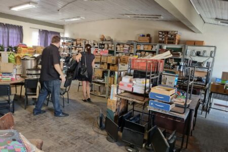 Exposição denuncia sucateamento das bibliotecas de escolas estaduais no RS