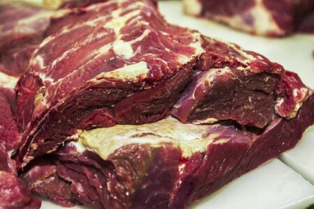 Conab prevê produção recorde de carnes; alta sustenta queda de preços ao consumidor