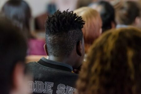 Seminário debate racismo institucional na polícia: ‘É ensinado que negro na vila tem que ser abordado’