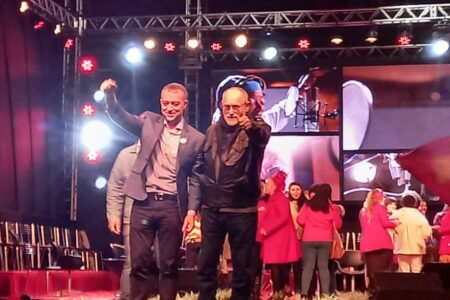 Pedro Ruas e Edegar Pretto fizeram um gesto ao final de evento com Lula que pode sinalizar a união entre seus partidos no Estado | Foto: Luís Eduardo Gomes