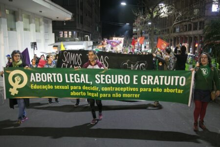 UFCSPA sedia encontro sobre redes de atenção a mulheres em situação de aborto legal no SUS