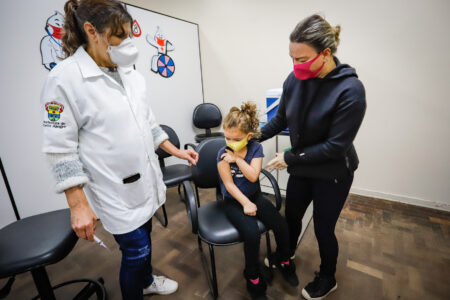 Covid-19: Porto Alegre começa a vacinar crianças de 3 anos nesta terça (26)