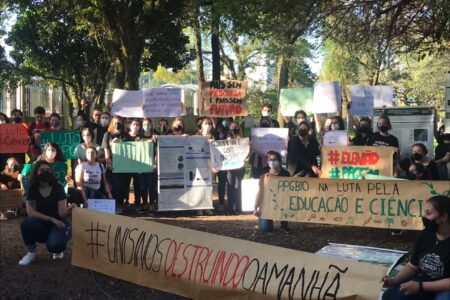 Manifestação reuniu discentes e docentes. Foto: Bianca Rosa/Arquivo pessoal