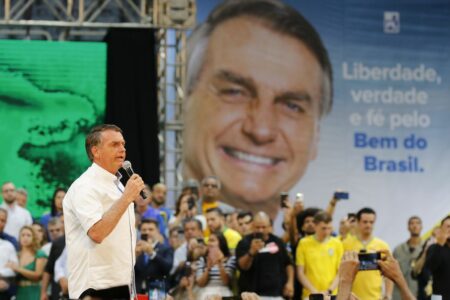 Bolsonaro é desmentido por venezuelana visitada por ele em São Sebastião