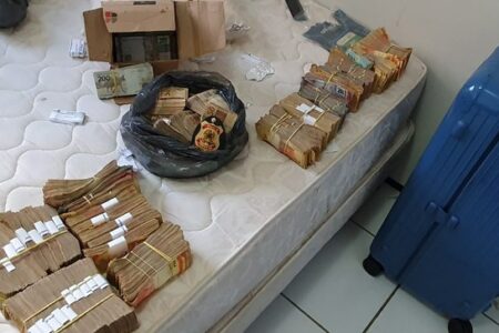 PF encontrou maços de dinheiro na residência de investigado | Foto: Divulgação/PF