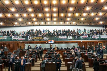 Assembleia nega investimentos do RS em rodovias federais e aprova LDO e criação de polícia penal