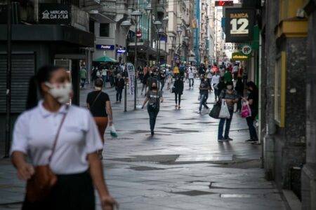 Com eleitorado ‘do contra’, disputa no RS tem alto índice de indecisos e pesquisas em xeque