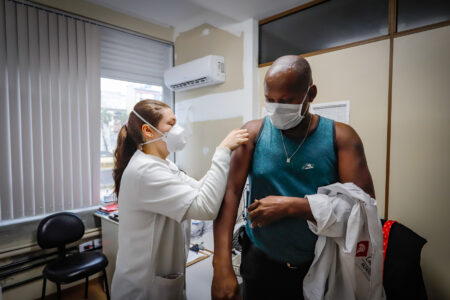Unidade móvel de vacinação: confira horários e locais desta semana em Porto Alegre
