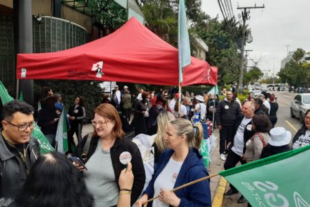 Sindicatos fazem ato em defesa do piso da enfermagem Porto Alegre