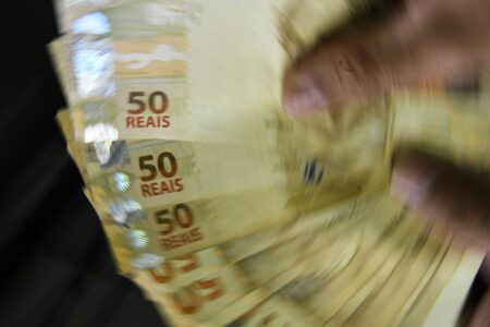 TSE identifica R$ 605 milhões em transações suspeitas de campanhas