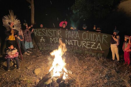 Indígenas kaingang e xokleng fazem retomada no Morro Santana, em Porto Alegre