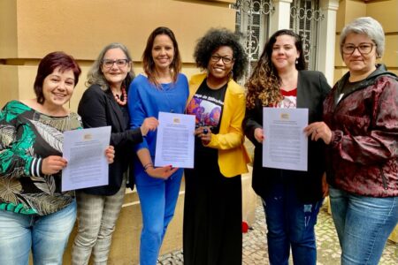 Levante Feminista do RS entrega Carta Aberta sobre os Feminicídios a Eduardo Leite