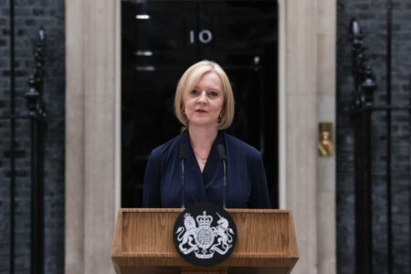 Primeira-ministra britânica anuncia pedido de demissão