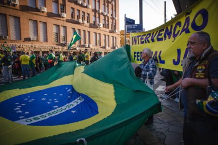 Manifestação bolsonarista no Centro de Porto Alegre. Foto: Joana Berwanger/Sul21