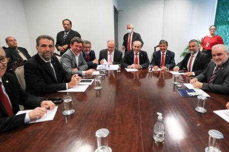 Alckmin, senadores e deputados petistas participaram de reunião com Marcelo Castro | Foto: Lula Marques