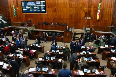 Com déficit de R$ 3,8 bi, AL-RS aprova 1º orçamento sob novo regime de recuperação fiscal