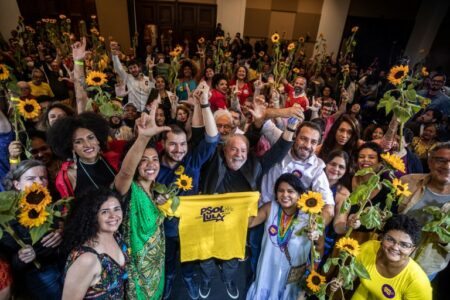 PSOL decide não ocupar cargos, mas integra base do governo Lula no Congresso