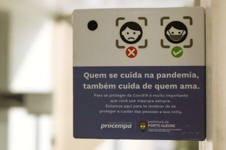 Porto Alegre: Uso de máscara volta a ser obrigatório em ambientes hospitalares