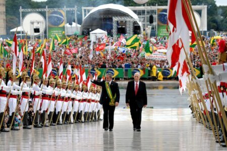 A 3 dias da posse de Lula, bolsonaristas fazem apelo final às Forças Armadas por golpe