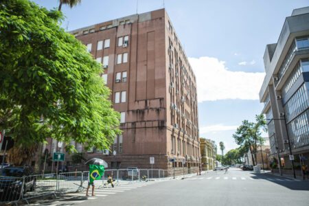 Acampamento golpista em Porto Alegre esvazia ‘por conta própria’ após posse de Lula