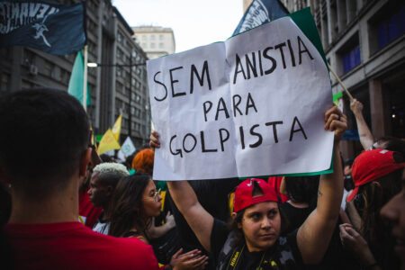 Ato em defesa da democracia, em Porto Alegre. (Foto: Joana Berwanger/Sul21)