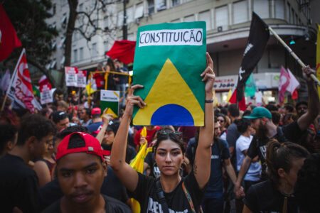 Ato, em Porto Alegre, em defesa da democracia brasileira. Foto: Joana Berwanger/Sul21