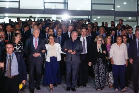 Em gesto histórico, Lula e governadores visitam juntos STF depredado por terroristas