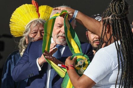 A catadora que entregou a faixa presidencial para Lula (por Alex Cardoso)
