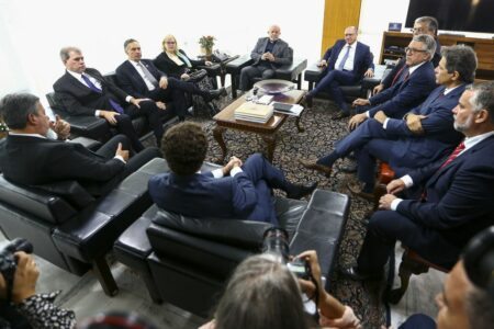 O presidente Luiz Inácio Lula da Silva se reúne com ministros e presidentes dos demais poderes, no Palácio do Planalto |  Foto: Marcelo Camargo/Agência Brasil