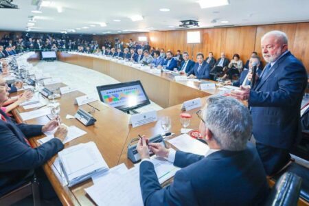 Em reunião de governadores com Lula, Leite apresenta obras prioritárias para o RS