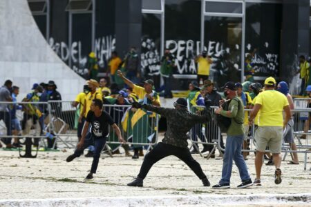 Parlamento Europeu condena ‘veementemente’ atos golpistas no Brasil
