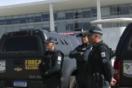 Força Nacional de Segurança em frente ao Palácio do Planalto. (Foto: José Cruz/Agência Brasil)