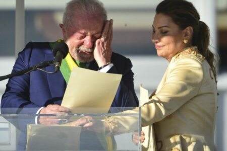 O presidente Luiz Inácio Lula da Silva, emocionado durante cerimônia de posse, no Palácio do Planalto. Foto: Marcelo Camargo/Agência Brasil