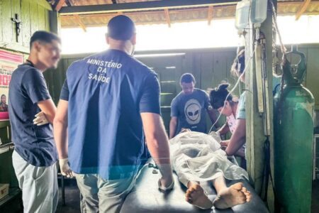 Programa Mais Médicos vai recrutar profissionais para prestar assistência aos Yanomami