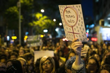 Mulheres defendem união e pedem fim da cultura do estupro em ato em Porto Alegre. Foto: Joana Berwanger/Sul21