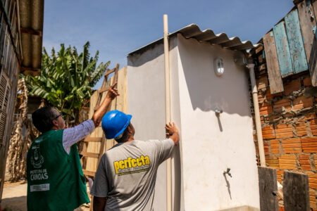 Visita às primeiras casas do projeto Nenhuma Casa Sem Banheiro que estão em etapa de finalização, no bairro Guajuviras. em Canoas | Foto: Luiza Castro/Sul21