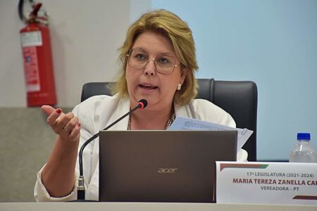 SC: Vereadora do PT que denunciou apologia ao nazismo em ato golpista tem mandato cassado