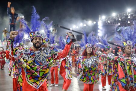 Desfile da Imperatriz Dona Leopoldina durante a primeira noite do Carnaval 2023 da capital, na madruga deste sábado, 4, no Complexo Cultural do Porto Seco. Foto: Pedro Piegas / PMPA