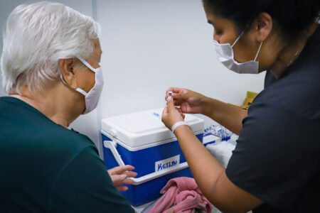 Covid-19: Porto Alegre libera vacina bivalente para pessoas com 60 anos ou mais