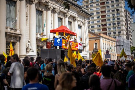 Mobilização aconteceu em frente ao Palácio Piratini. Foto: Luiza Castro/Sul21