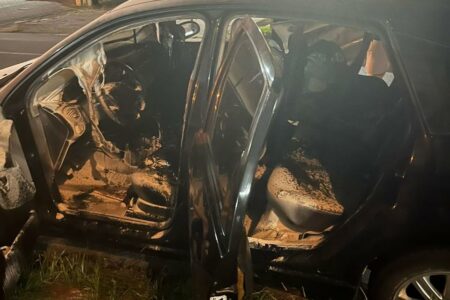 Interior do veículo foi completamente destruído pela explosão | Foto: Arquivo Pessoal 