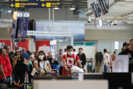 Anvisa retira obrigatoriedade de máscaras em aeroportos e aviões