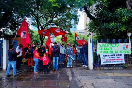 MST-RS volta a ocupar pátio do Incra para apresentar suas demandas (Foto: Maiara Rauber/Divulgação)