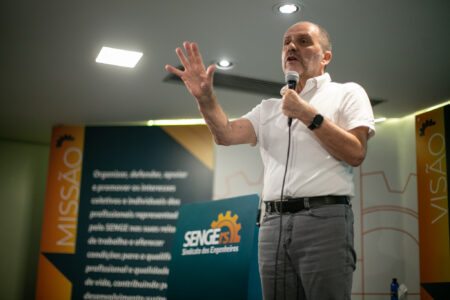 Clemente Ganz palestrou em evento do Sindicato dos Engenheiros do RS. Foto: Luiza Castro/Sul21