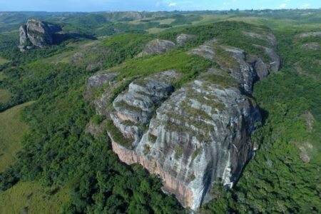 Geoparque de Caçapava do Sul exibe rochas muito antigas que contribuíram para a certificação. Foto: UFSM/Divulgação