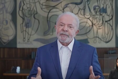 O presidente Lula (PT) durante pronunciamento em rede nacional de rádio e televisão neste domingo (30) | Foto: Reprodução/ PR