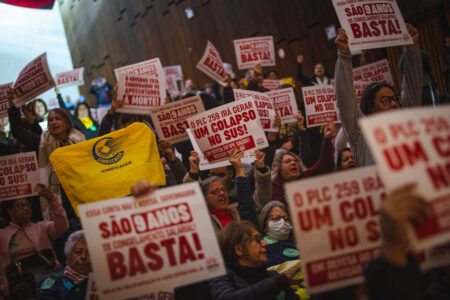 Servidores protestam contra reforma do IPE em audiência pública realizada uma semana antes de aprovação pela Assembleia Legislativa | Foto: Joana Berwanger/Sul21